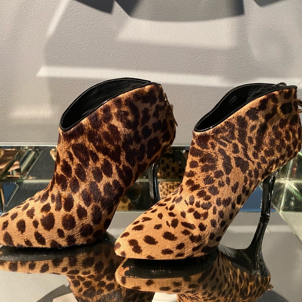 good condition.  approx 3" heel, zippered back.